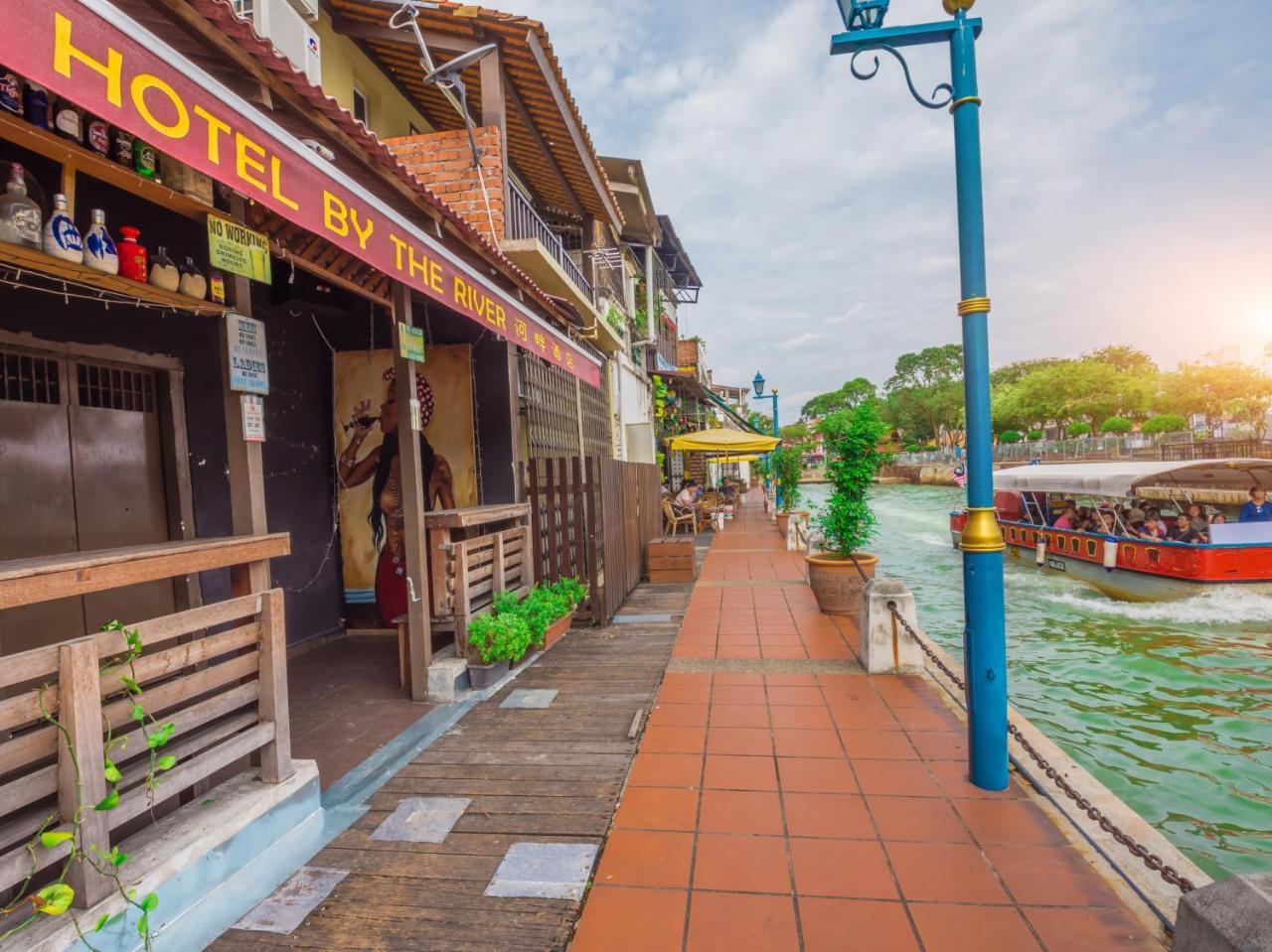 Hotel By The River Malacca Exterior foto