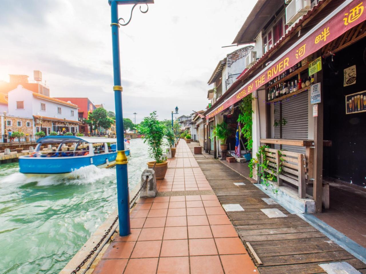 Hotel By The River Malacca Exterior foto